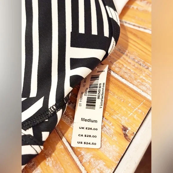 NWT Victoria’s Secret Mesh Detail Sports Bra Sz M - Picture 10 of 10